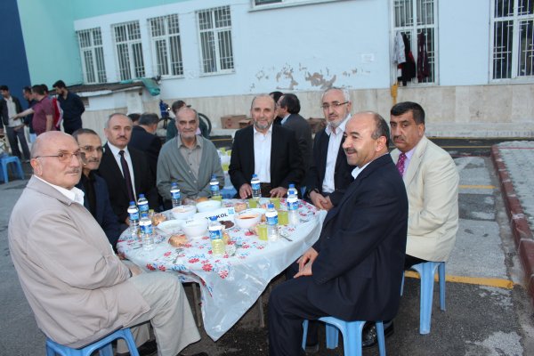 turk-anadolu-vakfi-iftarda-bir-araya-getirdi-(1).jpg