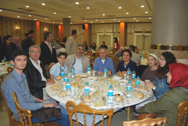 turk-buro-sen-konya-ailesi-iftarda-bulustu-(4).jpg