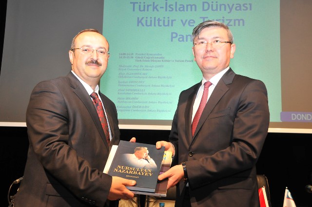 turk-islam-dunyasi-kultur-ve-turizmpaneliyapildi-(1).jpg