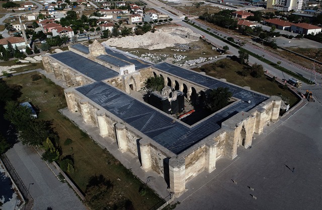 turk-konukseverliginin-simgesi-kervansaraylar-(1).jpg