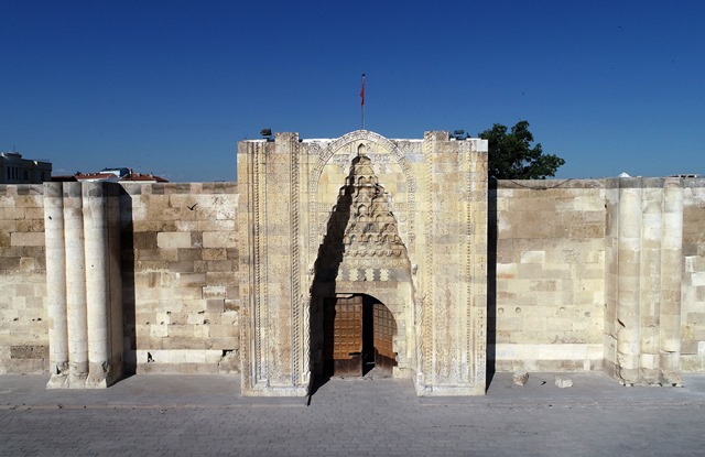 turk-konukseverliginin-simgesi-kervansaraylar-(2).jpg