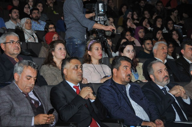 turkiye-acisindan-goc-ve-diaspora-konulu-konferans-selcuk’ta-gerceklesti-(12).jpg