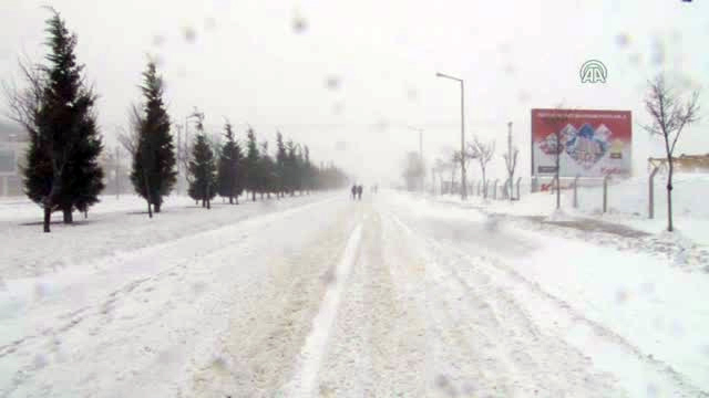 turkiye-kar-in-esiri-oldu-yollari-kapandi-6845257_743_m.jpg