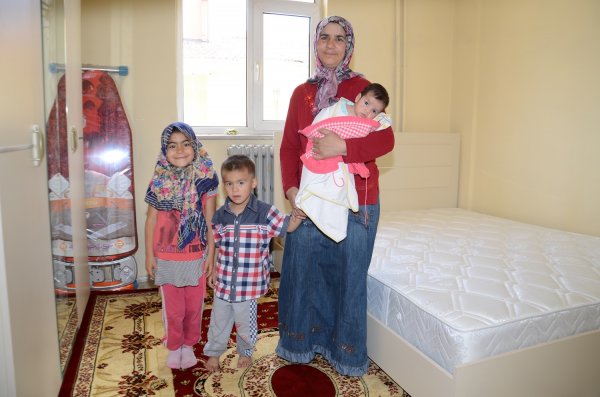 turkmen-ailesinin-yardimina-karatay-belediyesi-kostu-(4).jpg