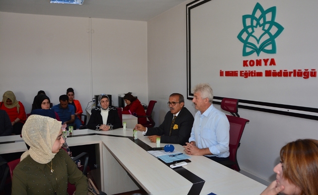 turkmen-ogrencilerden-gursoy’a---(4).jpg