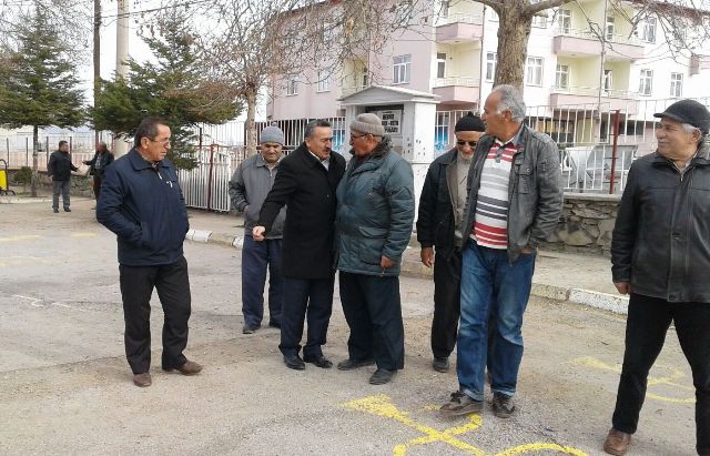 tutal-merkez-mahalle-sakinleriyle-hasbihal--ediyor-(1).jpg