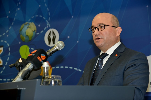 ulkenin-gelecegi-olan-basarili-gencler-odullendirildi-(5).jpg