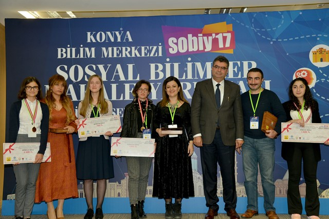 ulkenin-gelecegi-olan-basarili-gencler-odullendirildi-(6).jpg