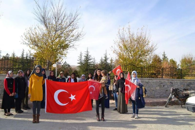 ulku-ocaklari’ndan-sehit-kabrine-ziyaret-(5).jpg