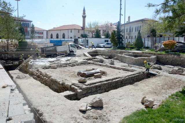 ulvi-sultan-turbesi-ve-mescidi-restore-ediliyor-2.jpg