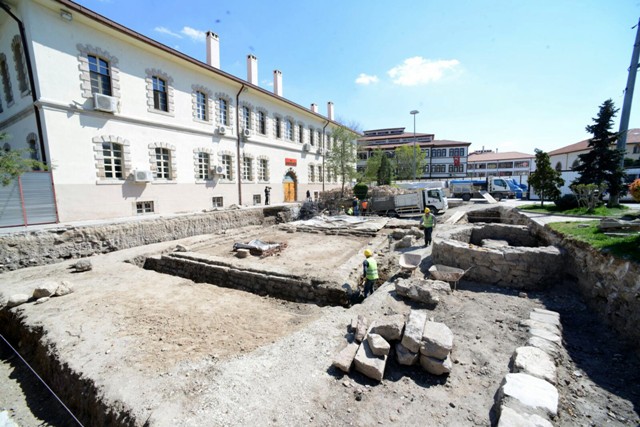 ulvi-sultan-turbesi-ve-mescidi-restore-ediliyor.jpg