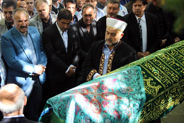 unal-karaman’in-annesi-konya’da--(1).jpg