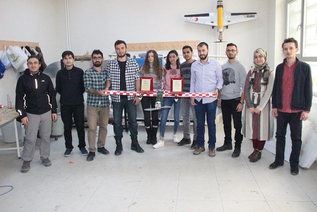 universite-ogrencileri-40-gunde-dikine-inis-kalkis-yapabilen-iha-yapti-(3)-001.jpg