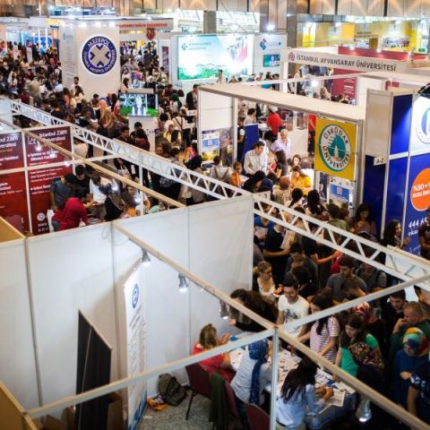 universite-tercih-ve-tanitim-gunlerinde-selcuk’a-yogun-ilgi-(2).jpg