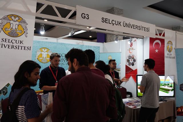 universite-tercih-ve-tanitim-gunlerinde-selcuk’a-yogun-ilgi-(3).jpg