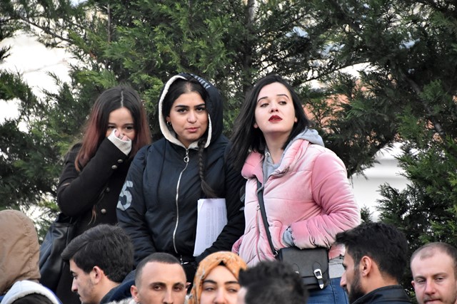 universitede-tufekle-intihar-girisimi_9537_dhaphoto4.jpg