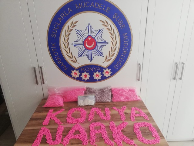 uyusturucu-kuryesi,-otobuste-kokain--(1).jpg