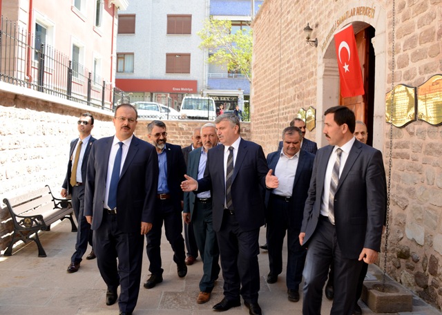 vali-canbolat-ve-baskan-akyurek-ali-gav--3.jpg