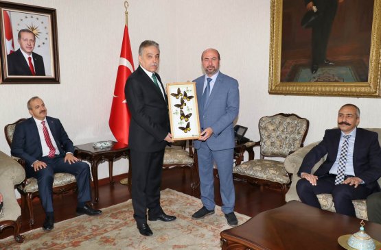 vali-toprak’a-ziyaretler-suruyor--22-(1).jpg