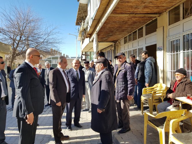 vali-toprak-ilginda-(1).jpg