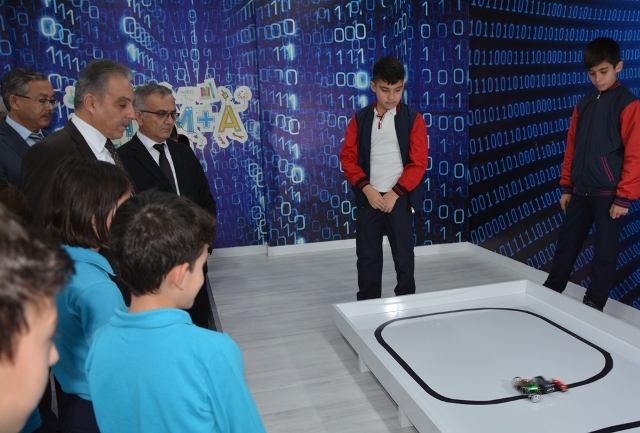 vali-toprak-karatay-hurriyet-ortaokulunu--(6).jpg