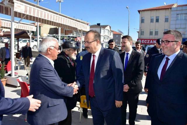 vali-yakup-canbolat’tan,-yunak’a--(3).jpg