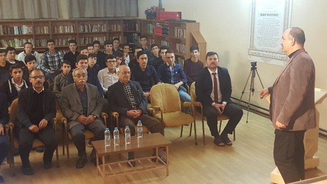 yagmur-kucukbezirci-konferans.jpg