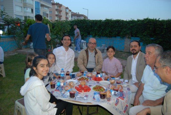 yalcin-egitim-kurumlari-ogretmenlerini--(3).jpg