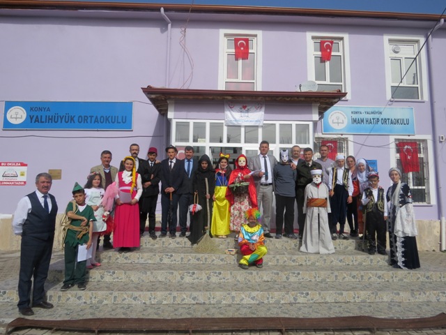 yalihuyuk’te-masal-kahramanlari-(1).jpg