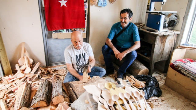 yarim-asirdir-urettigi-kasiklarla-baba-mesl-(5).jpg