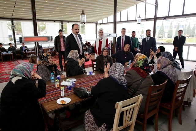 yaslilarimizin-tecrubesi-genclerimize-rehber-oluyor-(2).jpg