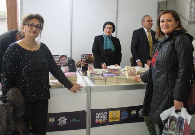 yazar-melahat-urkmez,-konya-kitap-gunlerinde-kitaplarini-imzaladi---(2).jpg