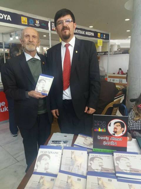 yazar-sahin-kitaplarini-imzaladi--(3).jpg