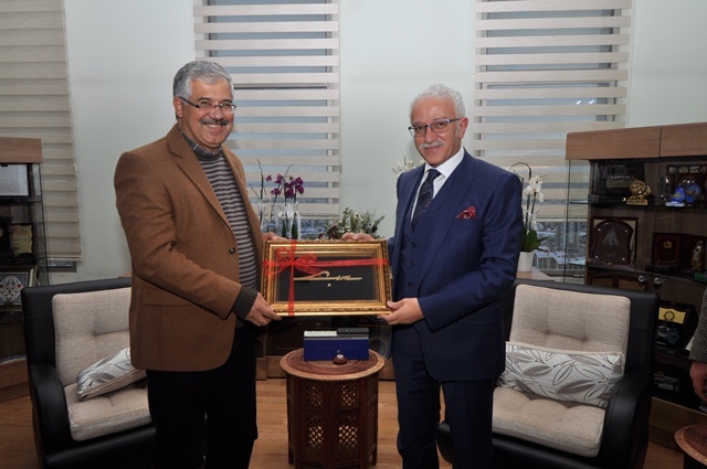 yeni-dunya-vakfi’ndan-rektor--(2).jpg