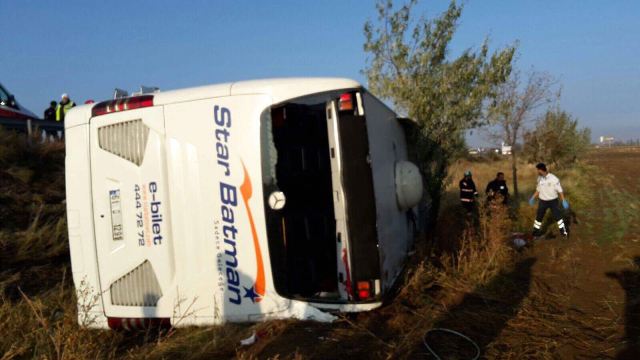 yolcu-otobusu-devrildi-3-olu,-19-yarali-(5).jpg