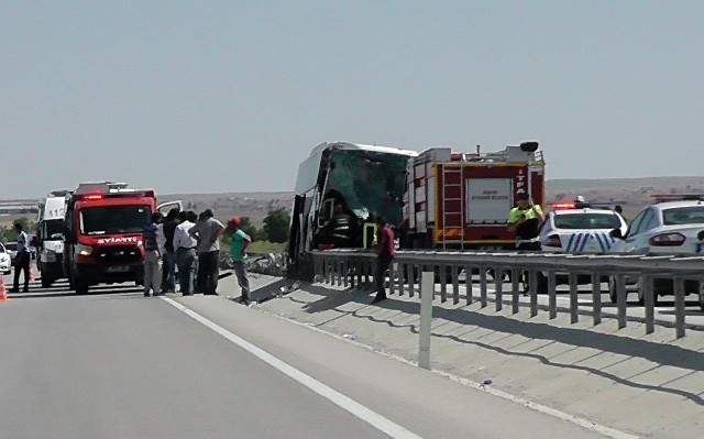 yolcu-otobusu-kepceye-carpti-15-yarali--(1).jpg