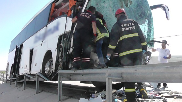 yolcu-otobusu-kepceye-carpti-15-yarali--(5).jpg