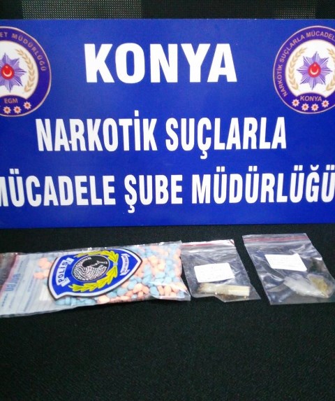 yolcu-otobusunde-uyusturucu-hap-ele-gecirildi--(2).jpg