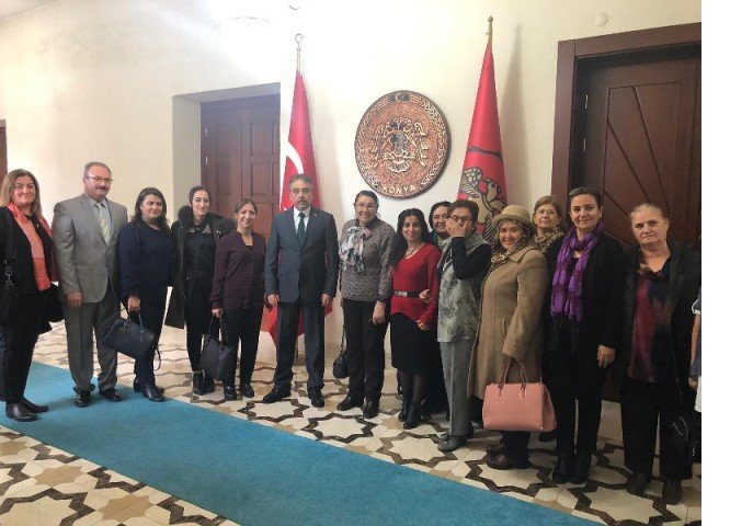 yuksekovali-kadinlar,-konya-valisi-topraki--(1).jpg
