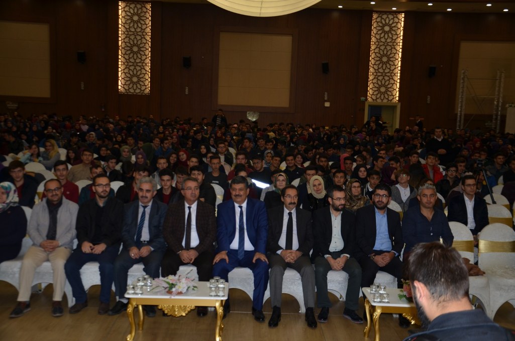 yuzlerce-ogrenci-karatay-konferanslarinda-bulustu-(1).jpg