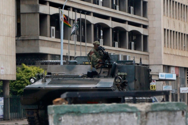 zimbabve’yi-37-yildir-yoneten-mugabe-askeri-mudahaleyle-devrildi-2.jpg